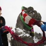 25.01.2019 Kielce. Szalik dla "Dzika Kiełka" / Jarosław Kubalski / Radio Kielce