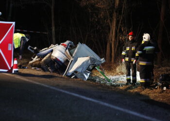 27.01.2019 Wypadek na skrzyżowaniu dróg krajowej nr 73 Kielce - Piotrków Trybunalski i 728 / Jarosław Kubalski / Radio Kielce