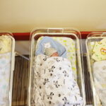 31.01.2019 Kielce. Świętokrzyskie Centrum Matki i Noworodka. Wojewoda Agata Wojtyszek wręczyła wyprawki dla trojaczków. Alicja, Tymon i Basia / Jarosław Kubalski / Radio Kielce