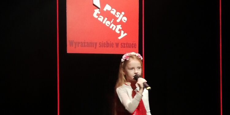 Przegląd "Pasje i talenty". Na zdjęciu Julia Kisiel / Dorota Klusek / Radio Kielce