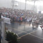 Kielczanie z biskupem Janem Piotrowskim w stolicy Panamy. Katecheza z bp Markiem Mendykiem / Ksiądz Łukasz Zygmunt, ksiądz Michał Haśnik, Aleksandra Kujszczyk