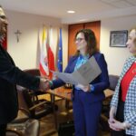 Powołanie nowych konsultantów wojewódzkich w ochronie zdrowia. Doktor Youssef Sleiman otrzymuje nominację od wojewody Agaty Wojtyszek  / Świętokrzyski Urząd Wojewódzki / Radio Kielce