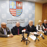 Konferencja w urzędzie marszałkowskim. Od lewej: Mariusz Gosek, Marek Bogusławski, Andrzej Bętkowski, Renata Janik i Marek Jońca / Jarosław Kubalski / Radio Kielce