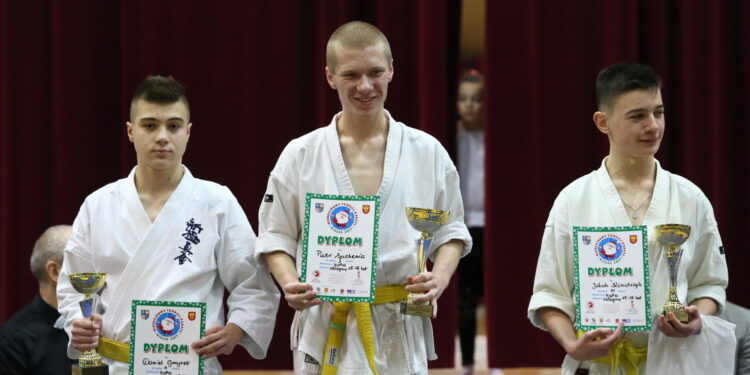 Mikołajkowy turniej karate. Daniel Gmyrek, Piotr Suchenia,  Jakub Kowalczyk / Marzena Mąkosa / Radio Kielce