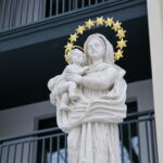 Rzeźba Matki Boskiej przy ulicy Ściegiennego / Marzena Mąkosa / Radio Kielce
