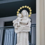 Rzeźba Matki Boskiej przy ulicy Ściegiennego / Marzena Mąkosa / Radio Kielce