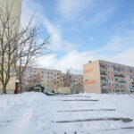 Zima. Zaśnieżony chodnik  / Marzena Mąkosa / Radio Kielce