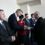 Regionalne spotkanie opłatkowe Zarządu Regionu Świętokrzyskiego NSZZ "Solidarność". Na zdjęciu drugi od lewej Bogdan Wenta - prezydent Kielc  / Marzena Mąkosa / Radio Kielce