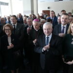 Regionalne spotkanie opłatkowe Zarządu Regionu Świętokrzyskiego NSZZ "Solidarność". Na zdjęciu (od lewej): Bartłomiej Dorywalski - wicewojewoda świętokrzyski, Maria Zuba - poseł PiS, Mirosław Gębski - starosta kielecki, Andrzej Bętkowski - marszałek województwa świętokrzyskiego, Krzysztof Lipiec - poseł PiS, Wojciech Lubawski - były prezydent Kielc, Małgorzata Pruś - dyrektor biura poselskiego Krzysztofa Lipca / Marzena Mąkosa / Radio Kielce