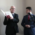 Regionalne spotkanie opłatkowe Zarządu Regionu Świętokrzyskiego NSZZ "Solidarność". Na zdjęciu (od lewej): Waldemar Bartosz - prezes świętokrzyskiej "Solidarności" i Bartłomiej Dorywalski - wicewojewoda świętokrzyski  / Marzena Mąkosa / Radio Kielce