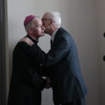 Regionalne spotkanie opłatkowe Zarządu Regionu Świętokrzyskiego NSZZ "Solidarność". Biskup Marian Florczyk i Waldemar Bartosz - prezes świętokrzyskiej Solidarności  / Marzena Mąkosa / Radio Kielce