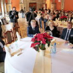 Spotkanie noworoczne dziennikarzy z Zarządem Województwa Świętokrzyskiego. Na zdjęciu (od lewej): Przemysław Predygier - prezes TVP3 Kielce, Andrzej Bętkowski - marszałek województwa świętokrzyskiego, Renata Janik - wicemarszałek województwa świętokrzyskiego, Mieczysław Gębski - wiceprzewodniczący sejmiku i Marek Bogusławski - członek województwa świętokrzyskiego  / Marzena Mąkosa / Radio Kielce