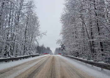 Droga zaśnieżona. Śnieg. Zima / Marzena Mąkosa / Radio Kielce