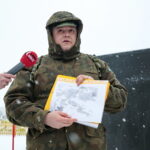 Rajd śladami wąskotorówki. Na zdjęciu: Bartosz Kozak - przewodnik / Marzena Mąkosa / Radio Kielce