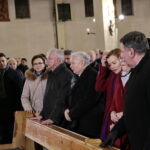 Jarosław Kaczyński w Starachowicach. Msza święta  w przeddzień 6. rocznicy śmierci Jadwigi Kaczyńskiej. Na zdjęciu (od lewej): Bartłomiej Dorywalski -  wicewojewoda świętokrzyski, Agata Wojtyszek - wojewoda świętokrzyski,  Krzysztof Lipiec - poseł PiS, Jarosław Kaczyński - prezes PiS, Anna Krupka - wiceminister Sportu i Turystyki, Maria Zuba - poseł PiS i Andrzej Kryj - poseł PiS / Marzena Mąkosa / Radio Kielce