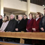 Jarosław Kaczyński w Starachowicach. Msza święta  w przeddzień 6. rocznicy śmierci Jadwigi Kaczyńskiej. Na zdjęciu (od lewej): Marek Kwitek - poseł PiS, Agata Wojtyszek - wojewoda świętokrzyski, Krzysztof Lipiec - poseł PiS, Jarosław Kaczyński - prezes PiS, Anna Krupka - wiceminister Sportu i Turystyki , Maria Zuba - poseł PiS,Bartłomiej Dorywalski -  wicewojewoda świętokrzyski / Marzena Mąkosa / Radio Kielce