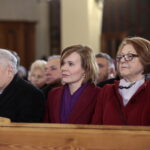 Jarosław Kaczyński w Starachowicach. Msza święta  w przeddzień 6. rocznicy śmierci Jadwigi Kaczyńskiej. Na zdjęciu (od lewej): Jarosław Kaczyński - prezes PiS, Anna Krupka - wiceminister Sportu i Turystyki i Maria Zuba - poseł PiS / Marzena Mąkosa / Radio Kielce