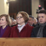 Jarosław Kaczyński w Starachowicach. Msza święta  w przeddzień 6. rocznicy śmierci Jadwigi Kaczyńskiej. Na zdjęciu (od lewej): Anna Krupka - wiceminister Sportu i Turystyki, Maria Zuba - poseł PiS i Bartłomiej Dorywalski -  wicewojewoda świętokrzyski / Marzena Mąkosa / Radio Kielce