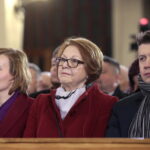 Jarosław Kaczyński w Starachowicach. Msza święta  w przeddzień 6. rocznicy śmierci Jadwigi Kaczyńskiej. Na zdjęciu (od lewej): Anna Krupka - wiceminister Sportu i Turystyki, Maria Zuba - poseł PiS i Bartłomiej Dorywalski -  wicewojewoda świętokrzyski / Marzena Mąkosa / Radio Kielce