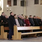 Jarosław Kaczyński w Starachowicach. Msza święta  w przeddzień 6. rocznicy śmierci Jadwigi Kaczyńskiej. Na zdjęciu (od lewej): Marek Kwitek - poseł PiS, Agata Wojtyszek - wojewoda świętokrzyski, Krzysztof Lipiec - poseł PiS, Jarosław Kaczyński - prezes PiS, Anna Krupka - wiceminister Sportu i Turystyki , Maria Zuba - poseł PiS,Bartłomiej Dorywalski -  wicewojewoda świętokrzyski,  Andrzej Kryj - poseł PiS, Andrzej Bętkowski - marszałek województwa świętokrzyskiego. W pierwszym rzędzie Krzysztof Słoń - senator RP / Marzena Mąkosa / Radio Kielce