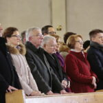 Jarosław Kaczyński w Starachowicach. Msza święta  w przeddzień 6. rocznicy śmierci Jadwigi Kaczyńskiej. Na zdjęciu (od lewej): Marek Kwitek - poseł PiS, Agata Wojtyszek - wojewoda świętokrzyski, Krzysztof Lipiec - poseł PiS, Jarosław Kaczyński - prezes PiS, Anna Krupka - wiceminister Sportu i Turystyki , Maria Zuba - poseł PiS,Bartłomiej Dorywalski -  wicewojewoda świętokrzyski,  Andrzej Kryj - poseł PiS / Marzena Mąkosa / Radio Kielce