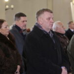 Jarosław Kaczyński w Starachowicach. Msza święta  w przeddzień 6. rocznicy śmierci Jadwigi Kaczyńskiej. Jarosław Rusiecki - senator RP / Marzena Mąkosa / Radio Kielce