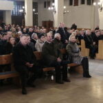 Jarosław Kaczyński w Starachowicach. Msza święta  w przeddzień 6. rocznicy śmierci Jadwigi Kaczyńskiej. Pierwszy po lewej: Jarosław Rusiecki - senator RP / Marzena Mąkosa / Radio Kielce