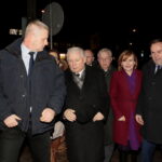 Jarosław Kaczyński w Starachowicach. Msza święta  w przeddzień 6. rocznicy śmierci Jadwigi Kaczyńskiej. Na zdjęciu: Jarosław Kaczyński - prezes PiS. Po prawej: Krzysztof Lipiec - poseł PiS, Anna Krupka - wiceminister Sportu i Turystyki i Marek Kwitek - poseł PiS / Marzena Mąkosa / Radio Kielce