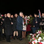 Jarosław Kaczyński odwiedził Starachowice. Prezes PiS wziął udział w mszy świętej w przededniu 6. rocznicy śmierci swojej matki Jadwigi Kaczyńskiej. Nabożeństwo odbyło się w kościele pod wezwaniem Wszystkich Świętych, następnie złożono kwiaty. Na zdjęciu (od lewej):  Jarosław Kaczyński - prezes PiS, Andrzej Bętkowski - marszałek województwa świętokrzyskiego  / Marzena Mąkosa / Radio Kielce