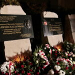 Jarosław Kaczyński odwiedził Starachowice. Prezes PiS wziął udział w mszy świętej w przededniu 6. rocznicy śmierci swojej matki Jadwigi Kaczyńskiej. Nabożeństwo odbyło się w kościele pod wezwaniem Wszystkich Świętych, następnie złożono kwiaty / Marzena Mąkosa / Radio Kielce