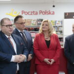 Otwarcie Poczty Polskiej. Na zdjęciu pierwszy po prawej Marian Buras - burmistrz Miasta i Gminy Morawica. Druga od prawej Hanna Możdżeń - dyrektor Poczty Polskiej w Kielcach  / Marzena Mąkosa / Radio Kielce
