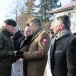 Centralne obchody 156. rocznicy wybuchu Powstania Styczniowego. Podziękowania otrzymuje płk Artur Barański - dowódca Świętokrzyskiej Brygady Wojsk Obrony Terytorialnej. Wręcza Daniel Woś - komendant marszu / Marzena Mąkosa / Radio Kielce