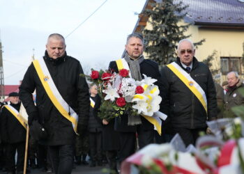Centralne obchody 156. rocznicy wybuchu Powstania Styczniowego. Kwiaty składają Rycerze Kolumba  / Marzena Mąkosa / Radio Kielce