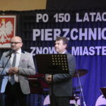 Uroczystości związane z odzyskaniem po 150 latach praw miejskich przez Pierzchnicę oraz jubileuszowa XX edycja konkursu "Człowiek Roku" / Marzena Mąkosa / Radio Kielce