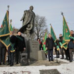 Uroczystości przed pomnikiem Wincentego Witosa / Marzena Mąkosa / Radio Kielce