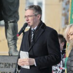 Uroczystości przed pomnikiem Wincentego Witosa. Adam Jarubas / Marzena Mąkosa / Radio Kielce