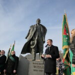 Uroczystości przed pomnikiem Wincentego Witosa / Marzena Mąkosa / Radio Kielce