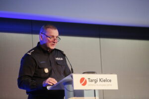 Nowe auta dla policji / Marzena Mąkosa / Radio Kielce