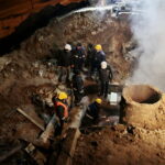 Awaria sieci ciepłowniczej na osiedlach Słoneczne Wzgórze i Świętokrzyskie. Ulica bpa Jaworskiego. Usuwanie awarii / Marzena Mąkosa / Radio Kielce