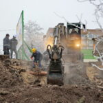 Awaria sieci ciepłowniczej na osiedlach Słoneczne Wzgórze i Świętokrzyskie. Ulica bpa Jaworskiego / Marzena Mąkosa / Radio Kielce