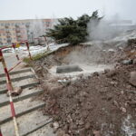 Awaria sieci ciepłowniczej na osiedlach Słoneczne Wzgórze i Świętokrzyskie. Ulica bpa Jaworskiego / Marzena Mąkosa / Radio Kielce