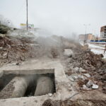 Awaria sieci ciepłowniczej na osiedlach Słoneczne Wzgórze i Świętokrzyskie. Ulica bpa Jaworskiego / Marzena Mąkosa / Radio Kielce