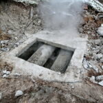 Awaria sieci ciepłowniczej na osiedlach Słoneczne Wzgórze i Świętokrzyskie. Ulica bpa Jaworskiego / Marzena Mąkosa / Radio Kielce