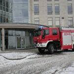 Alarmy bombowe. Ewakuacja Drugiego Urzędu Skarbowego przy ulicy Częstochowskiej / Marzena Mąkosa / Radio Kielce