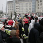 Alarmy bombowe. Ewakuacja Drugiego Urzędu Skarbowego przy ulicy Częstochowskiej / Marzena Mąkosa / Radio Kielce