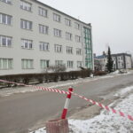 Alarmy bombowe. Ewakuacja Pierwszego Urzędu Skarbowego przy ulicy Wróbla / Marzena Mąkosa / Radio Kielce