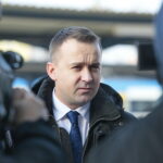 Konferencja prasowa przed dworcem PKP. Michał Cieślak - poseł / Marzena Mąkosa / Radio Kielce