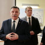 Szpital przy ulicy Wojska Polskiego. Na zdjęciu: Andrzej Kryj - poseł PiS, prof. dr hab. Jacek Semaniak - rektor UJK i Maria Zuba - poseł PiS  / Marzena Mąkosa / Radio Kielce