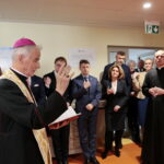 Szpital przy ulicy Wojska Polskiego. Na zdjęciu biskup Marian Florczyk  / Marzena Mąkosa / Radio Kielce