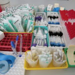 Szpital przy ulicy Wojska Polskiego. Punkt pobrań krwi. Strzykawki, probówki  / Marzena Mąkosa / Radio Kielce